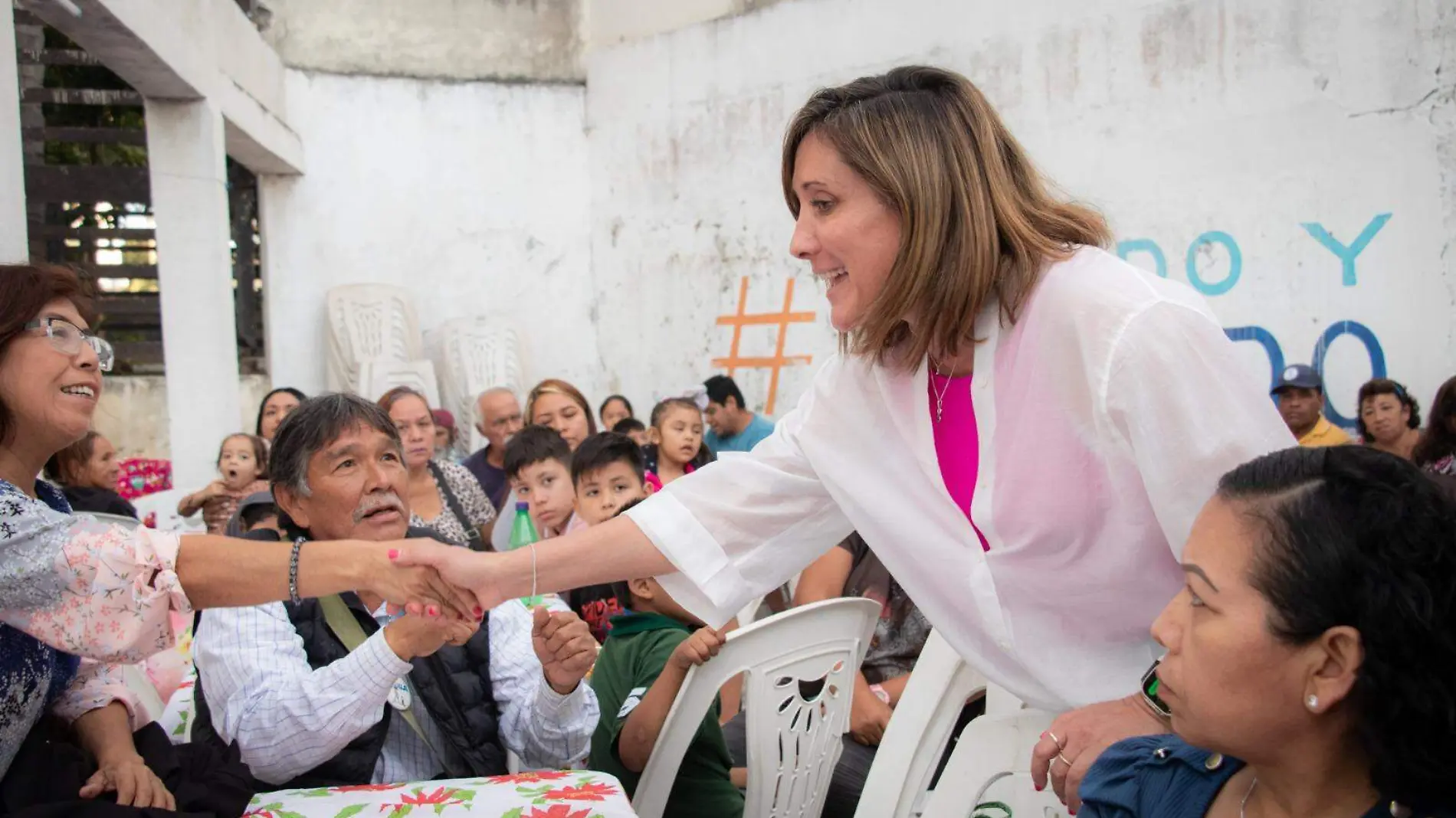 Rosa González celebra con los voceadores de Tampico una divertida posada Rosa González (2)